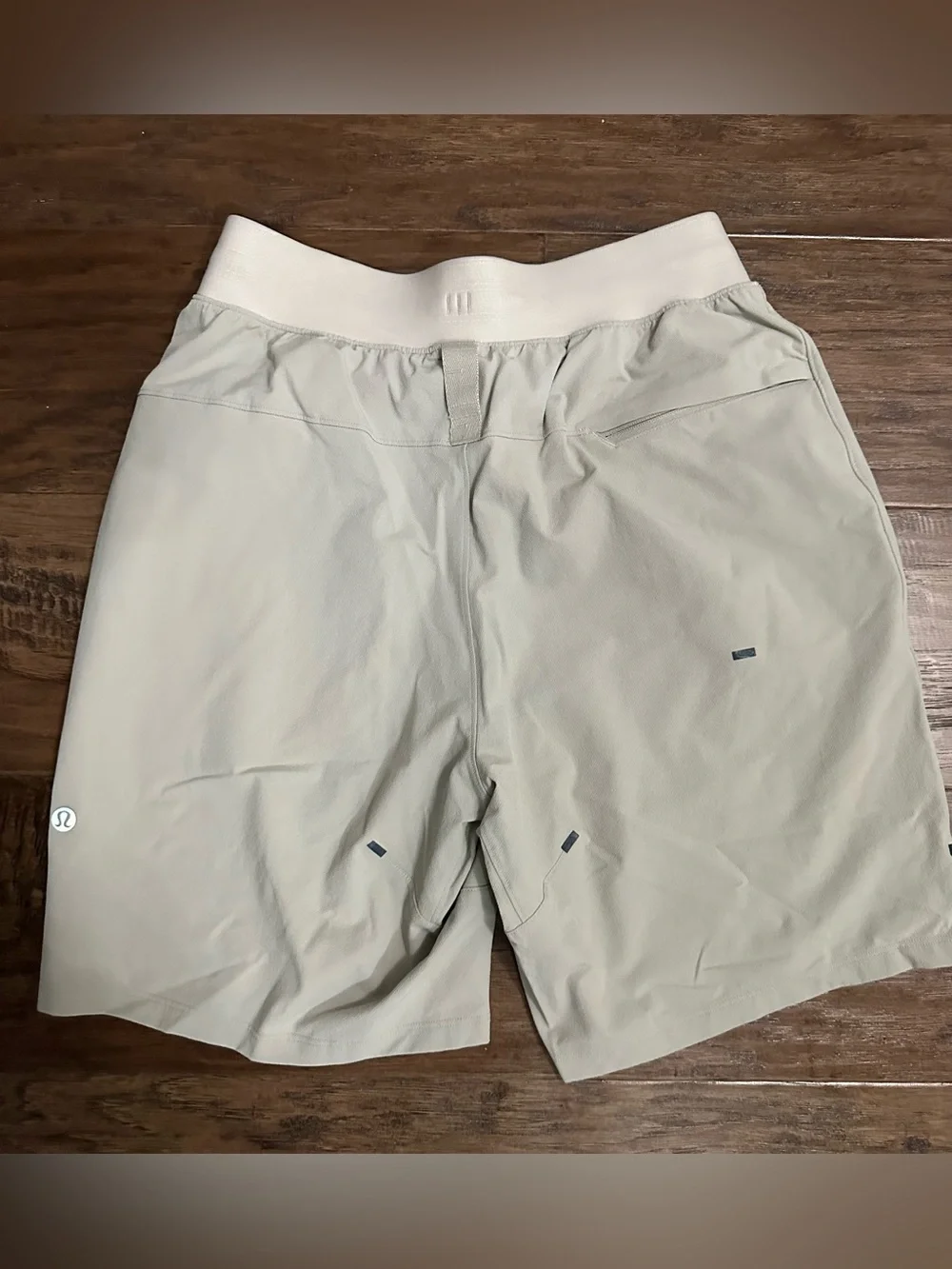 Lululemon Linerless Men's Beige Performance License to Train Shorts Size XS*